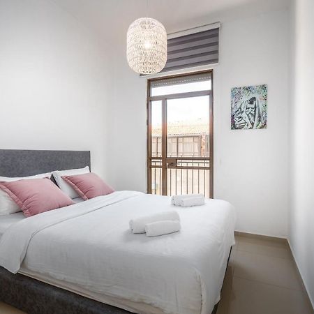 Modern & Bright 3 Bdr Close To The Beach Тель-Авив Экстерьер фото